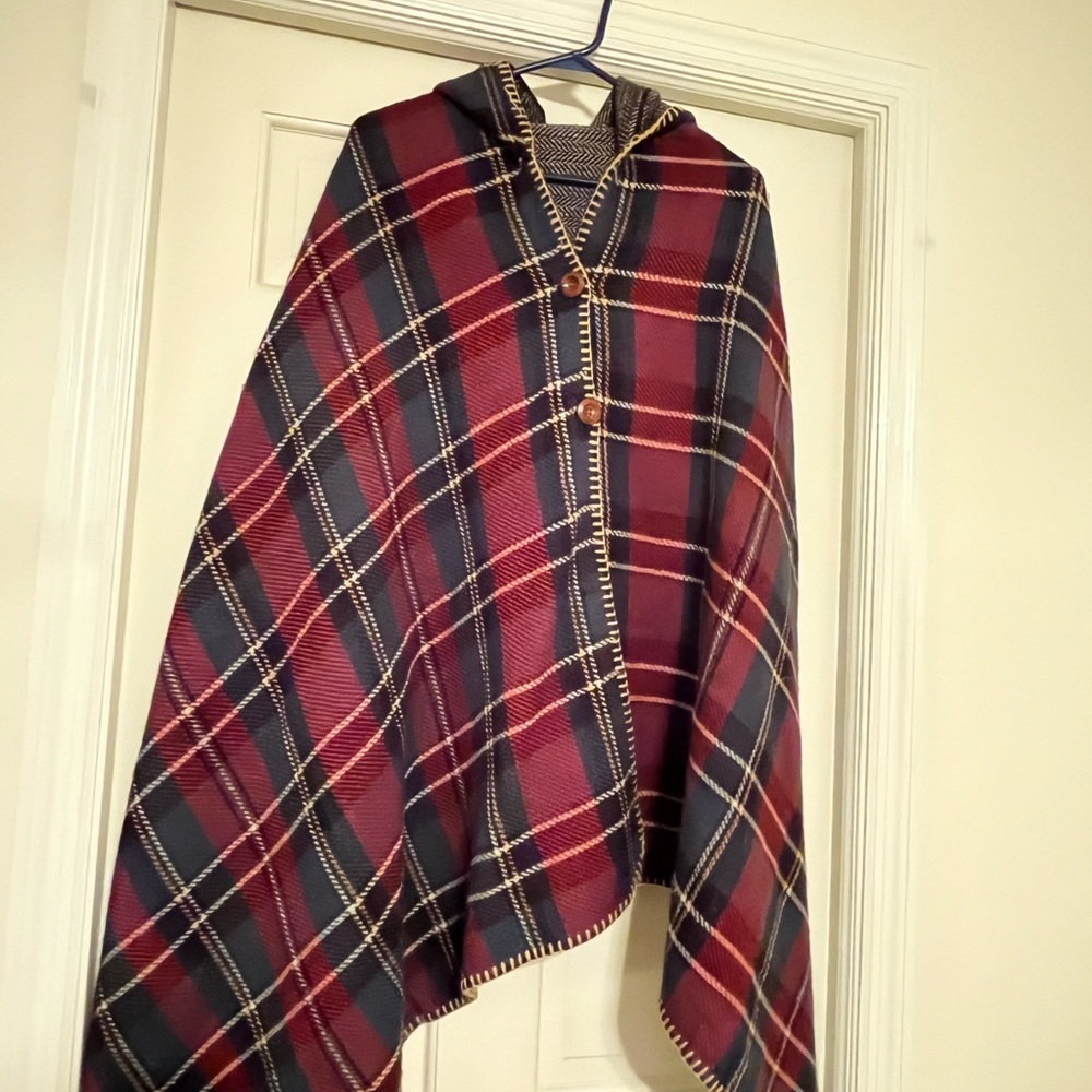 Plaid shawl with good and two buttons